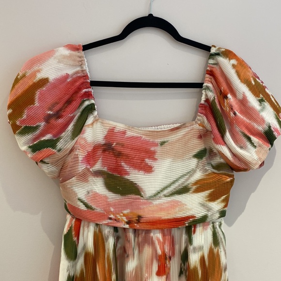 RW&CO Floral Dress - Picture 4 of 12